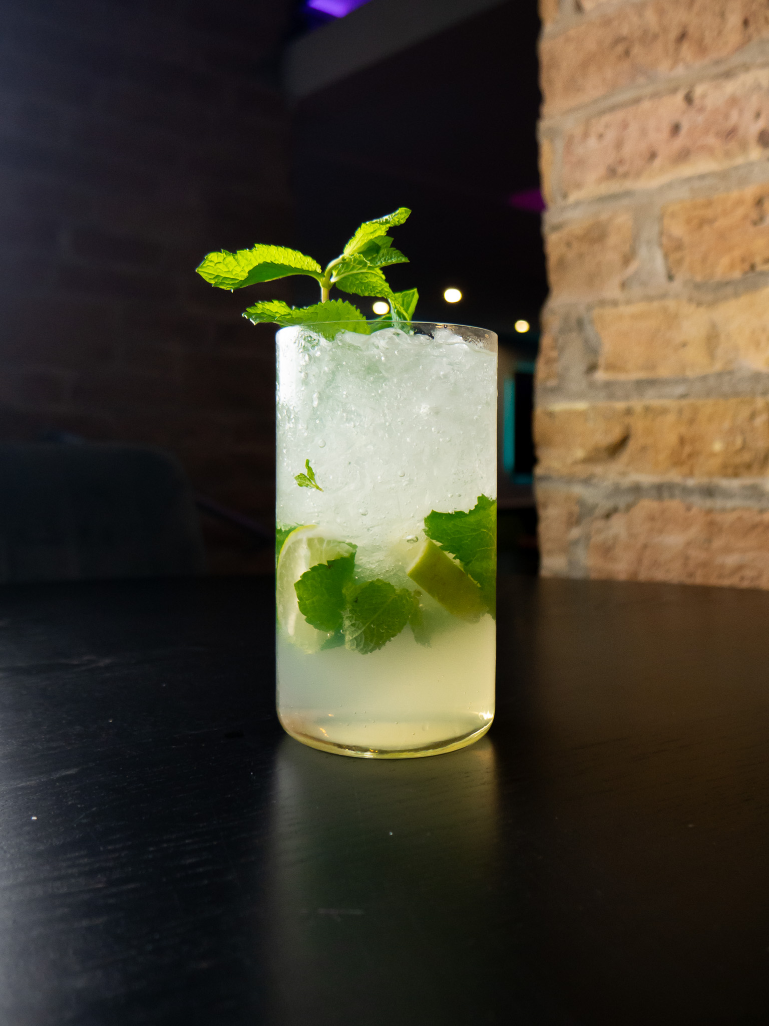 Mojito koktél mentával és lime-mal a Passion Bar Happy Hour kínálatában